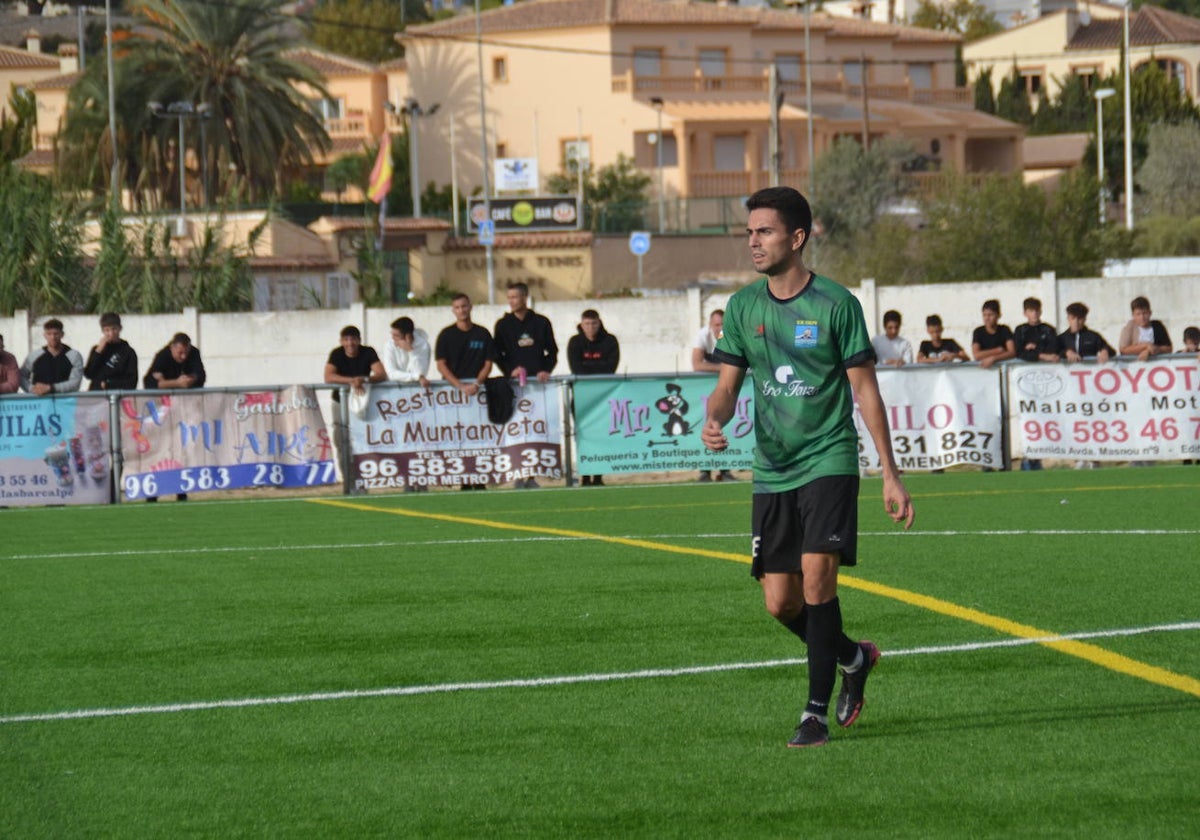 Álvaro, doble goleador de la UD Calpe.