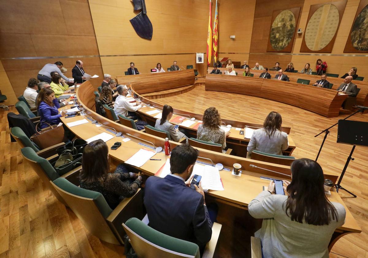 Pleno municipal celebrado el pasado mes en la Diputación.