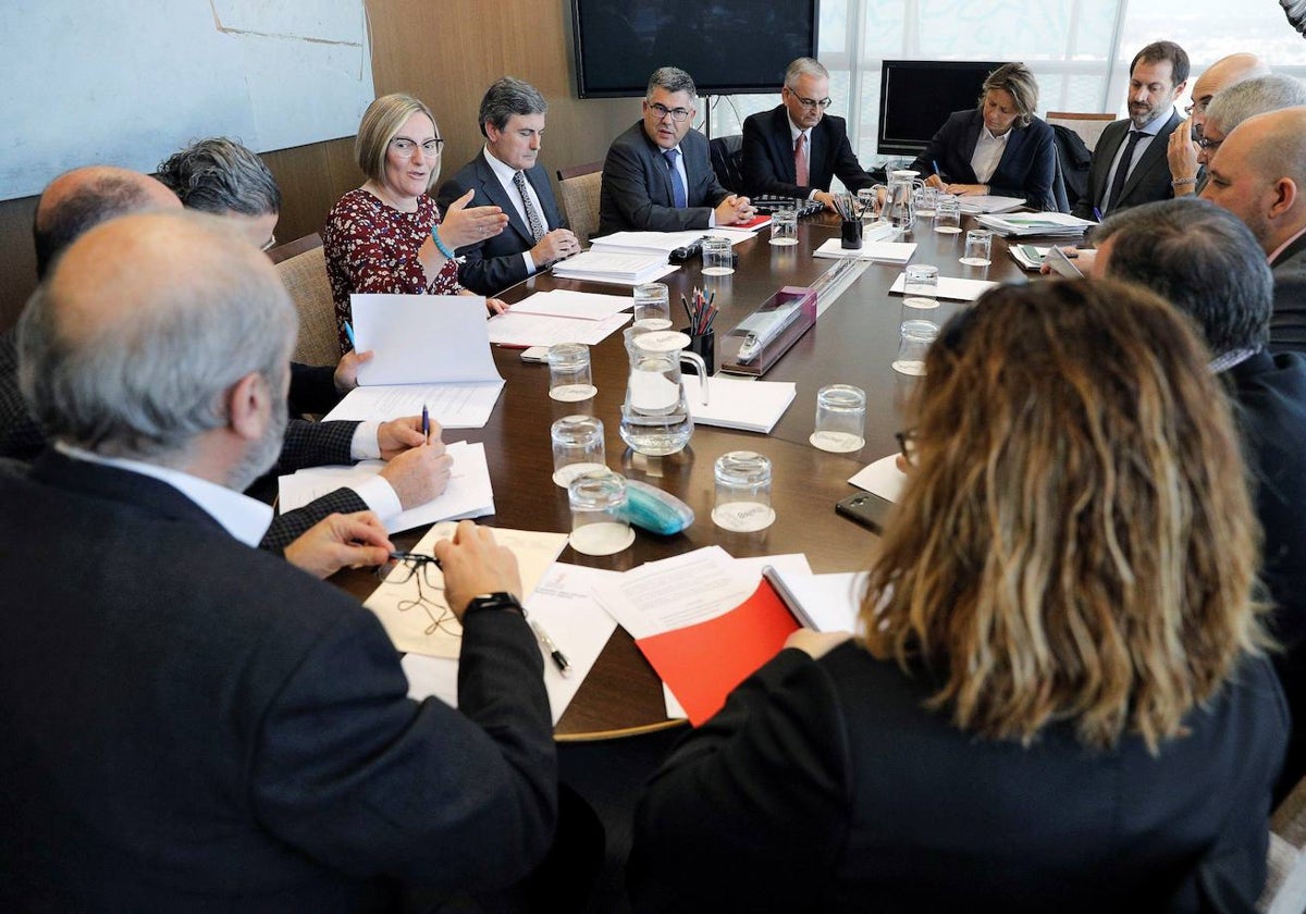 María José Salvador y Pedro Saura, en la constitución de la comisión de seguimiento del plan.