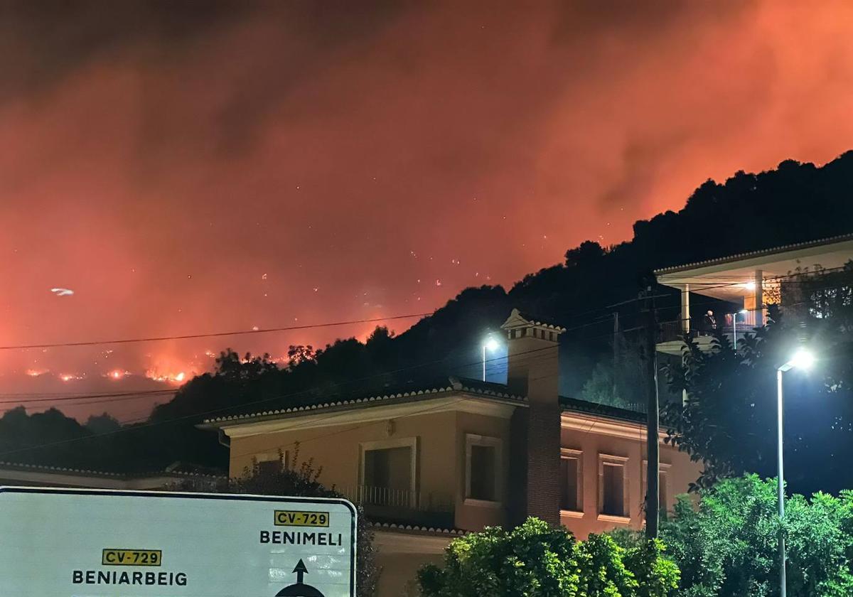 El fuego en Ràfol d'Almúnia.