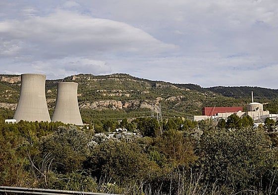 Vistas de la central nuclear de Cofrentes desde la carretera el pasado mes de octubre.
