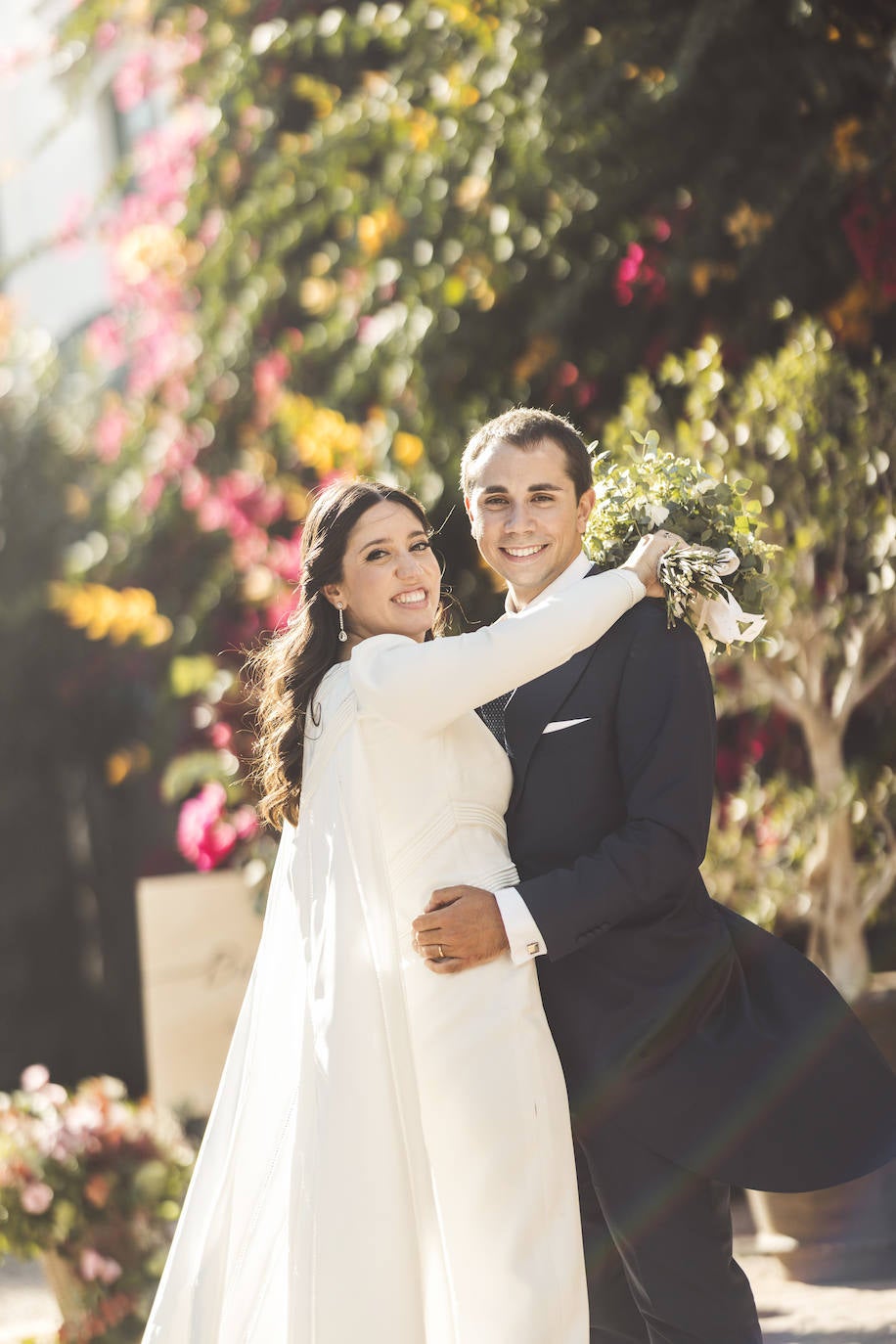 Gema Roig y Julio Escuderos, ella vestida con un diseño de Luis Rocamora.