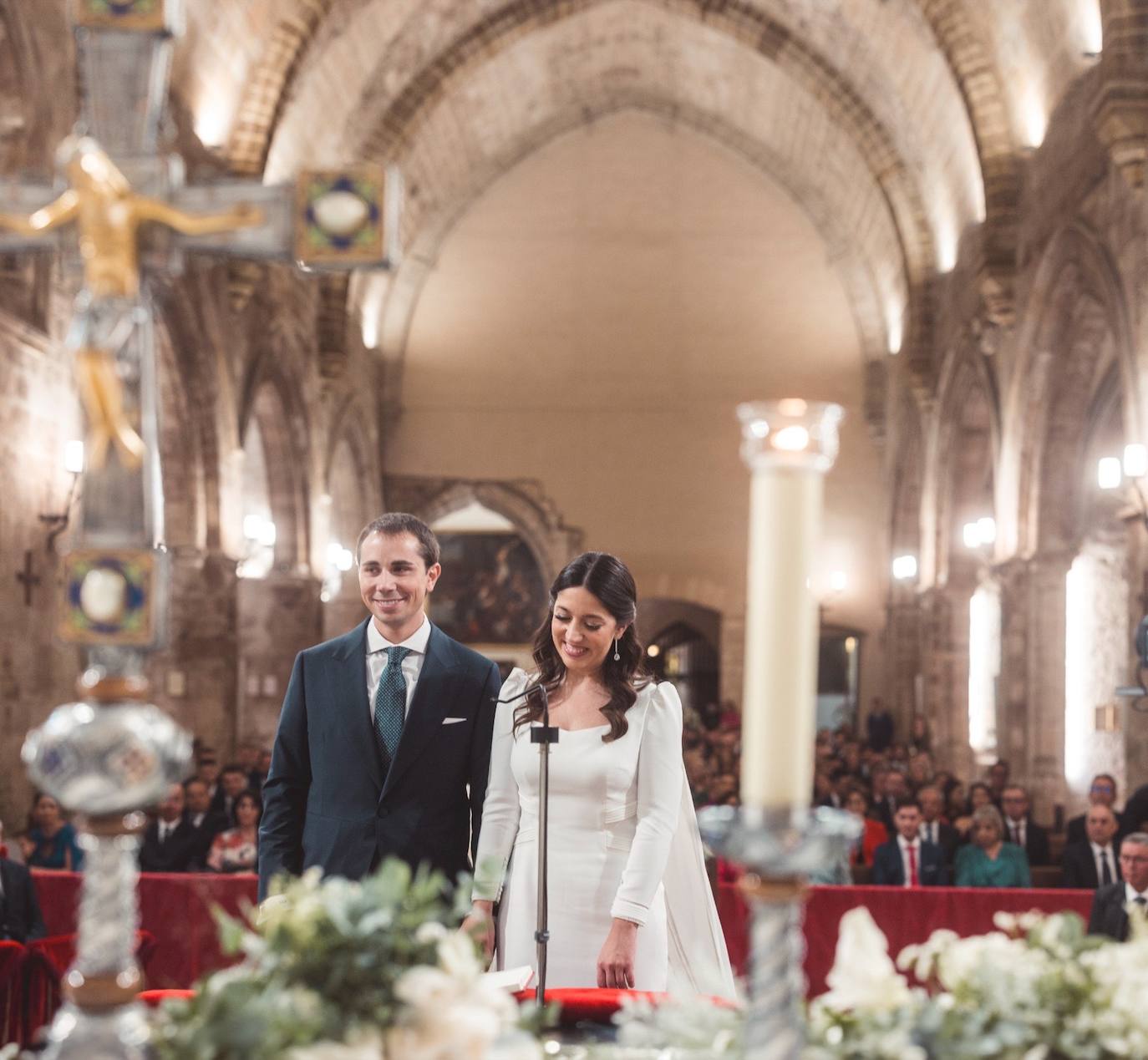 La pareja, durante la ceremonia en la iglesia de San Juan del Hospital.