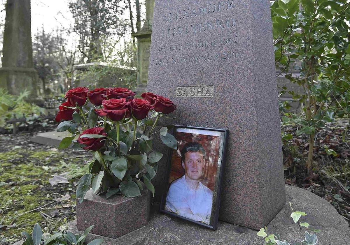 Imagen principal - 1.- Tumba de Alexander Litvinenko en el cementerio de Londres. 2.- Dmitri Kovtun. 3.- Andrei Loguvoy.