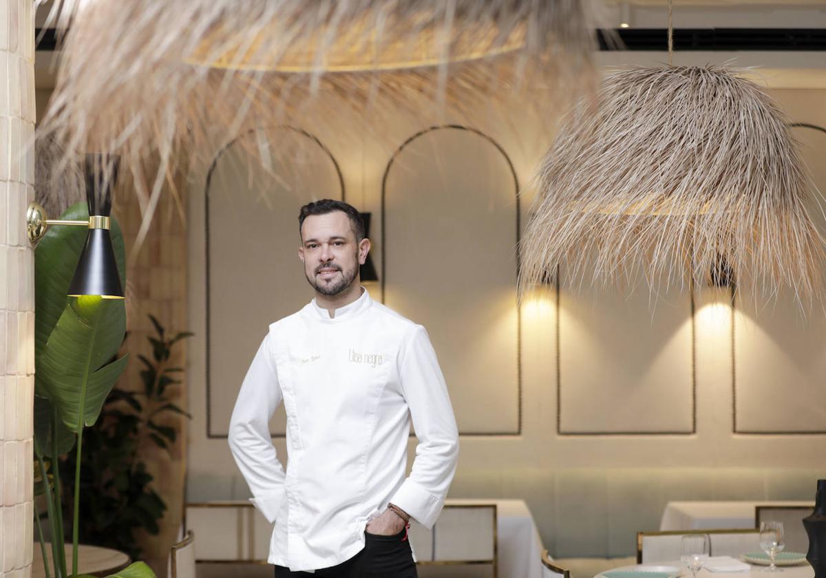 Juan Ramos, chef de Llisa Negra, en el restaurante este jueves.