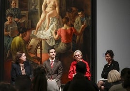 El director del Museo de Bellas Artes de Valencia, en el centro, junto a Pilar Tébar (a la izquierda), directora general de Patrimonio Cultural, con las representantes de la exposición 'La huella de Roma' presentada este jueves en la pinacoteca.