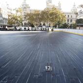 El tiovivo de Navidad estrena ubicación en la plaza del Ayuntamiento de Valencia