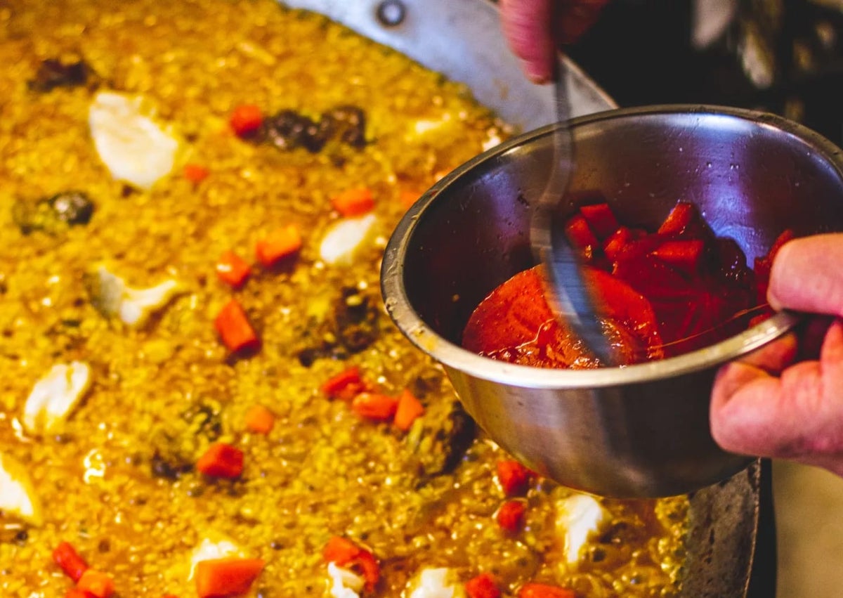 Imagen secundaria 1 - ¿Arroz con caqui? La fusión que redefine el sabor de otoño en Valencia