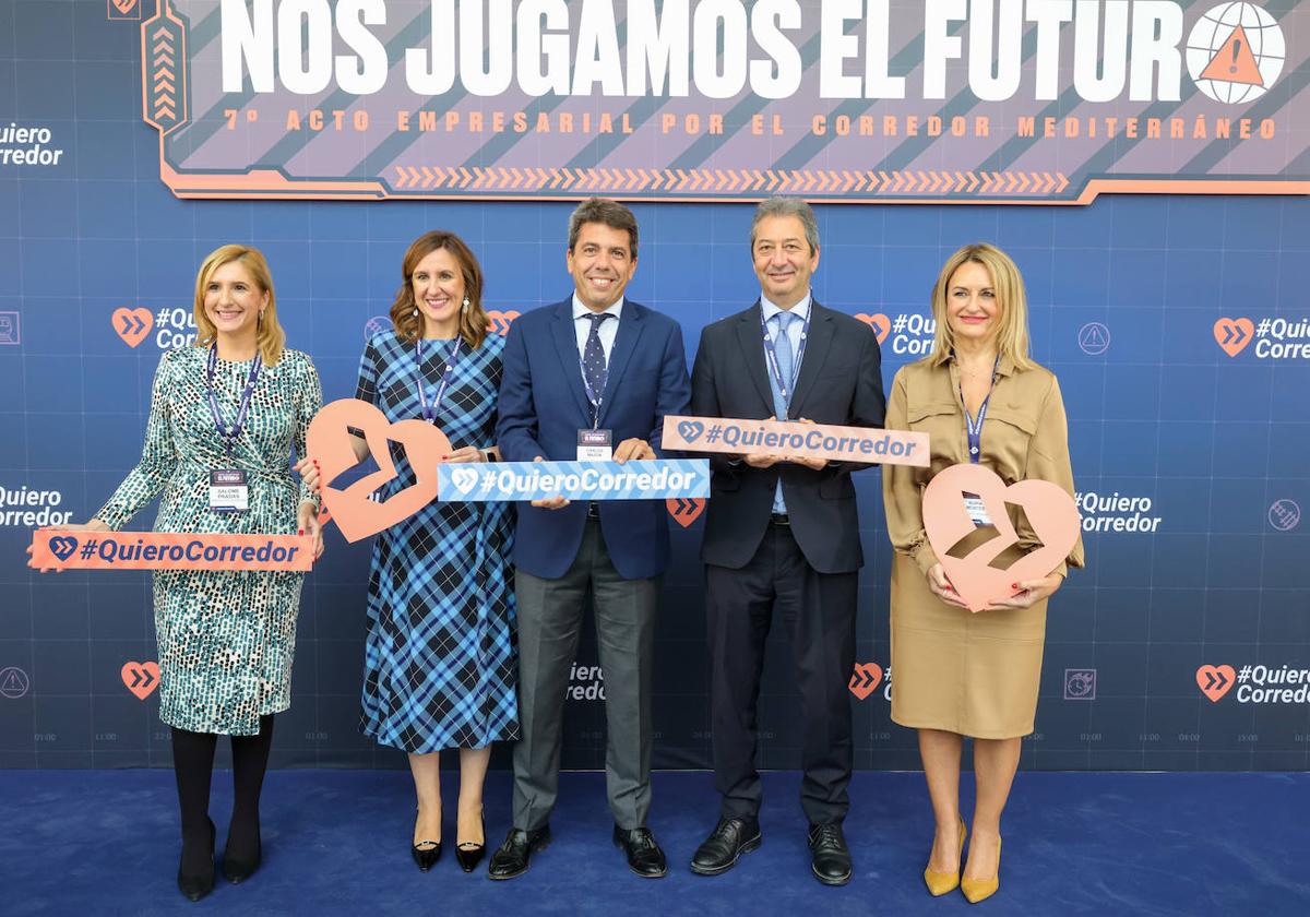 Salomé Pradas, María José Catalá, Carlos Mazón, Vicente Barrera y Nuria Montes, en el acto del corredor.