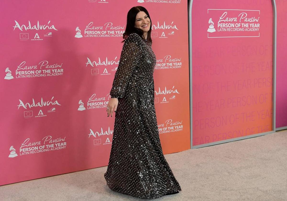 Laura Pausini, emocionada y rodeada de amigos, brilla en su homenaje de los Latin Gramy