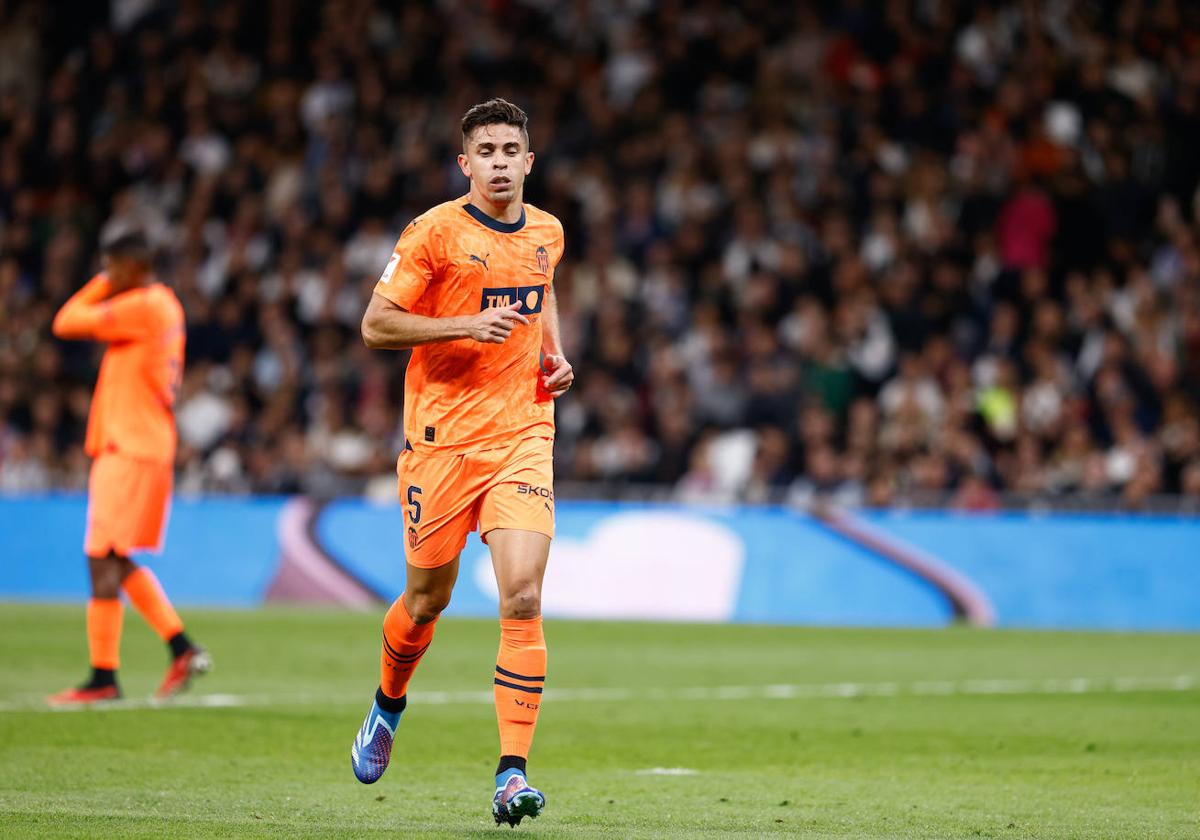 Gabriel Paulista, durante el último partido que el Valencia jugó en el Bernabéu ante el Real Madrid.