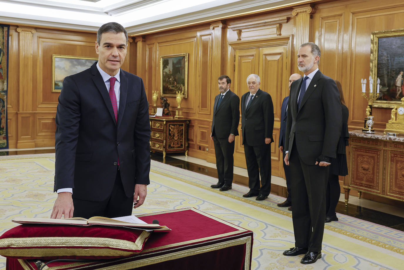 Fotos: Sánchez promete su cargo de presidente del Gobierno ante el Rey