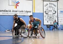 Momento del encuentro disputado en el pabellón de Genovés.