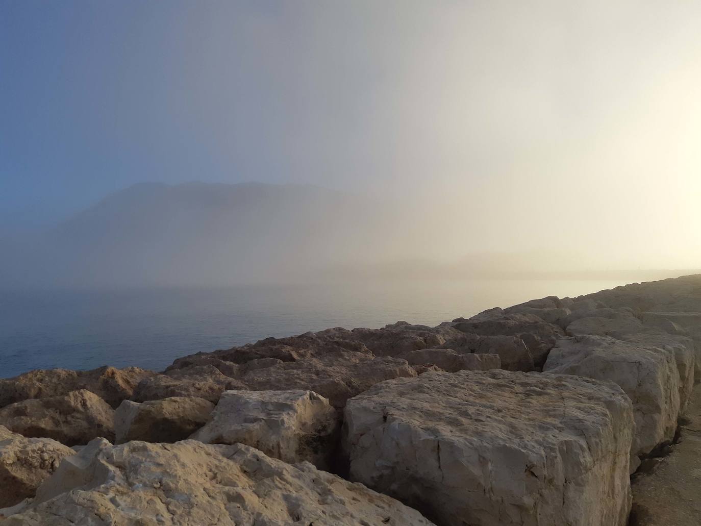 La niebla cubre Dénia