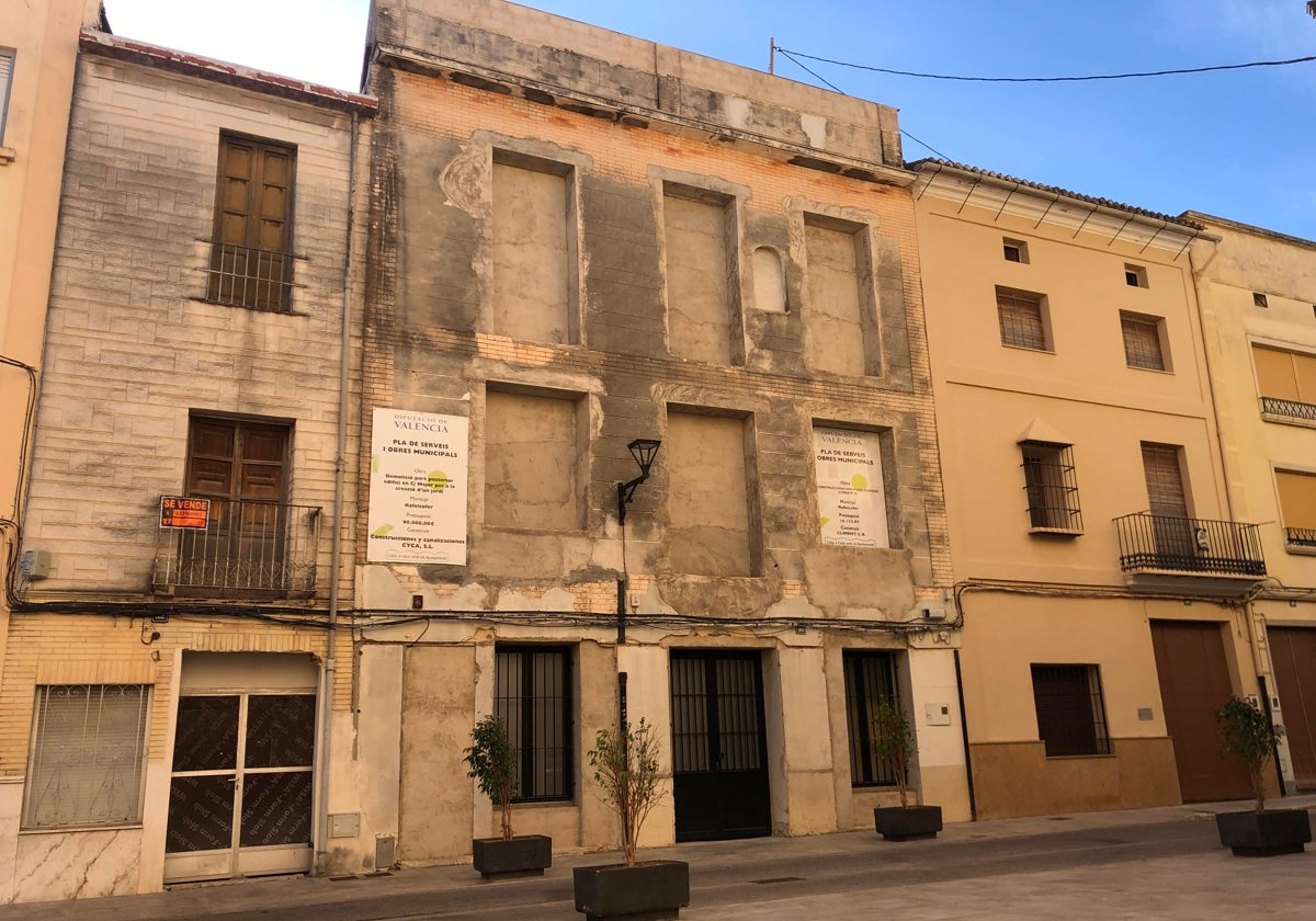 Edificio del viejo Bar Casino de Rafelcofer.