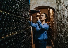 Rebeca García, presidenta de la Asociación de Elaboradores de Cava de Requena.