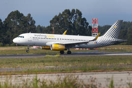 Un avión de Vueling en el aeropuerto