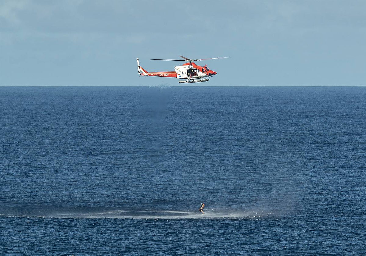 Un helicóptero de rescate durante unos ejercicios.