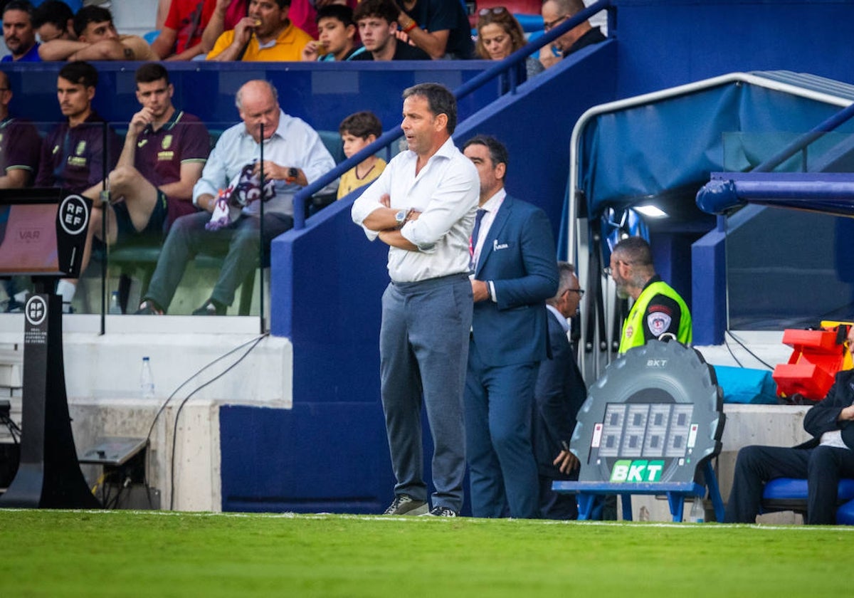 Javier Calleja, durante el partido ante el Villarreal B.