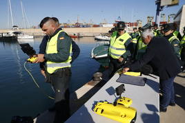 Presentación de los drones submarinos de la Guardia Civil detectar 'narcobuzos'