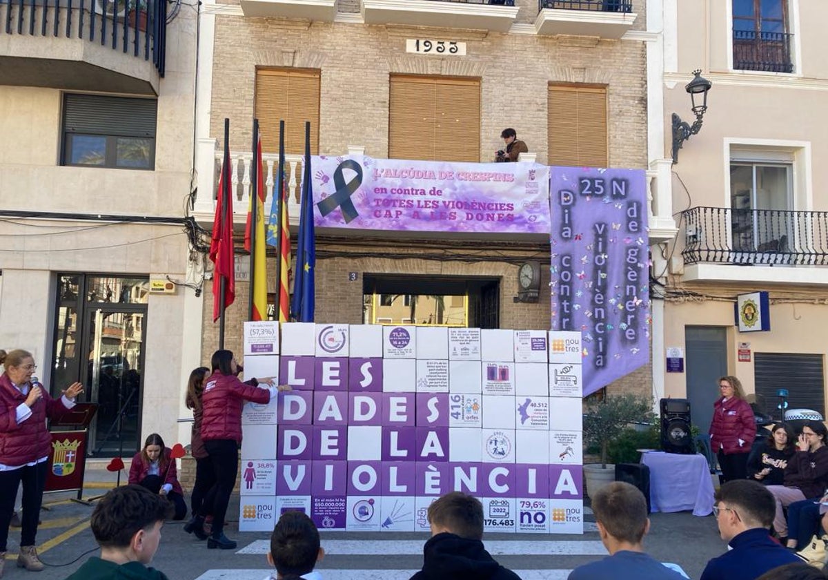 Acto homenaje a las víctimas de violencia de género en l'Alcúdia de Crespins.