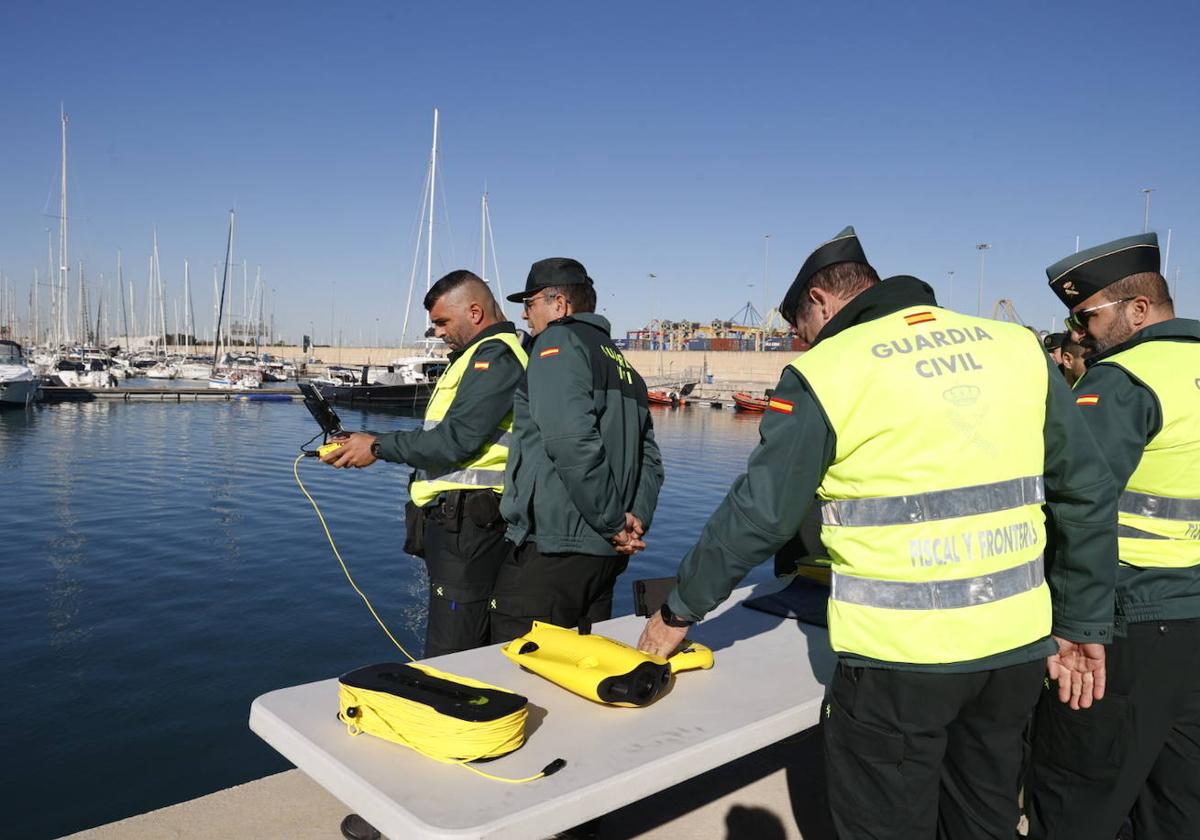 Drones submarinos para detectar &#039;narcobuzos&#039; y alijos de droga adosados a los barcos