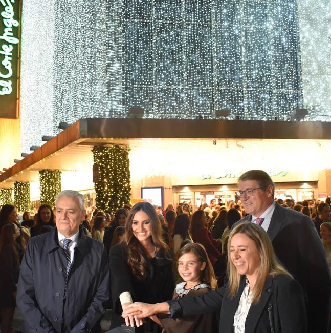 Encendido de luces en El Corte Inglés de Pintor Sorolla.