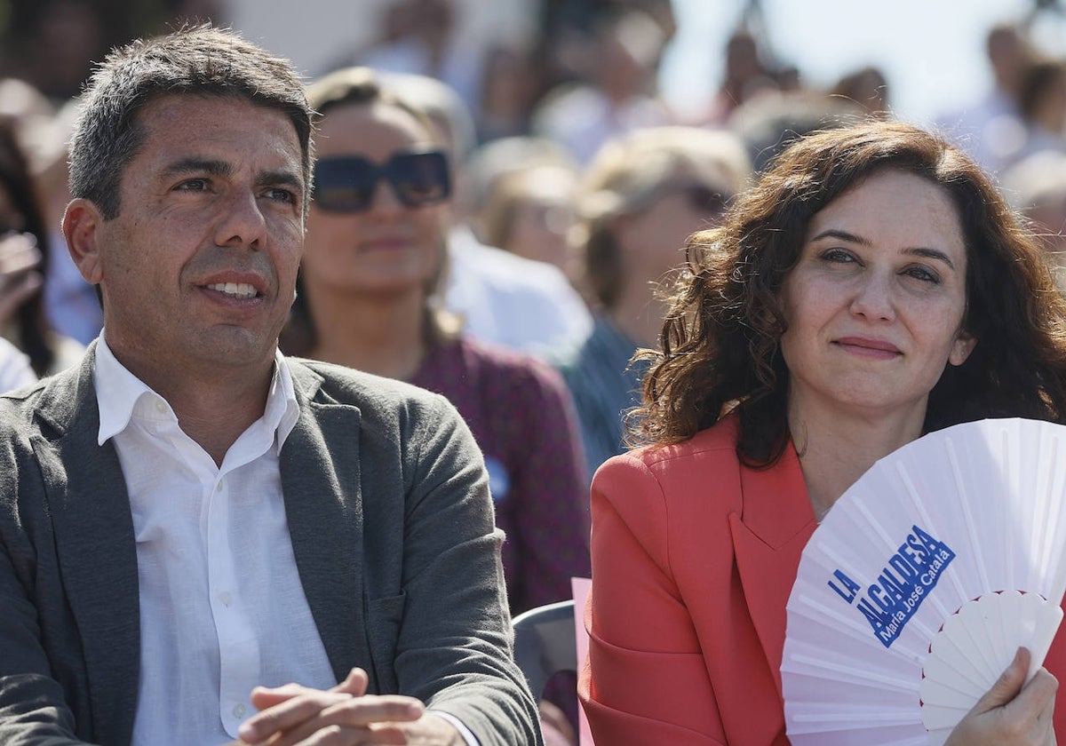 Carlos Mazón e Isabel Díaz Ayuso, en un acto en la plaza de toros de Valencia.