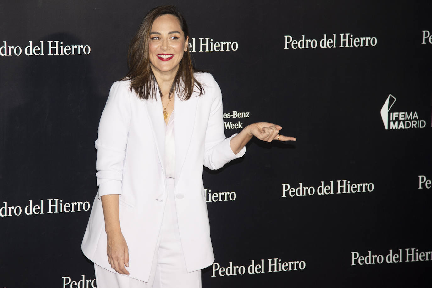 Tamara Falcó posa en el Photocall de la Mercedes Benz Fashion Week.