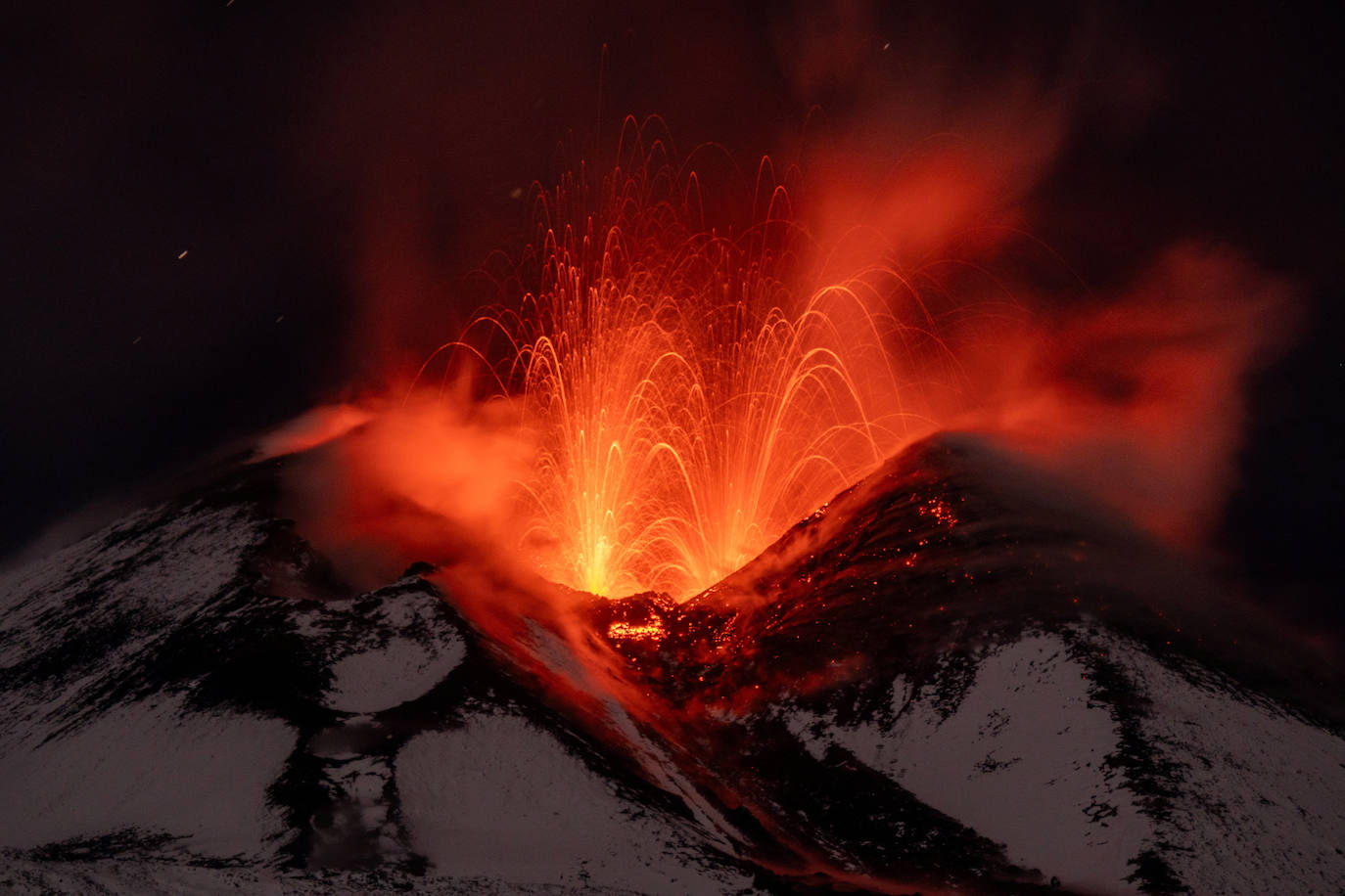 La llamativa erupción del volcán Etna