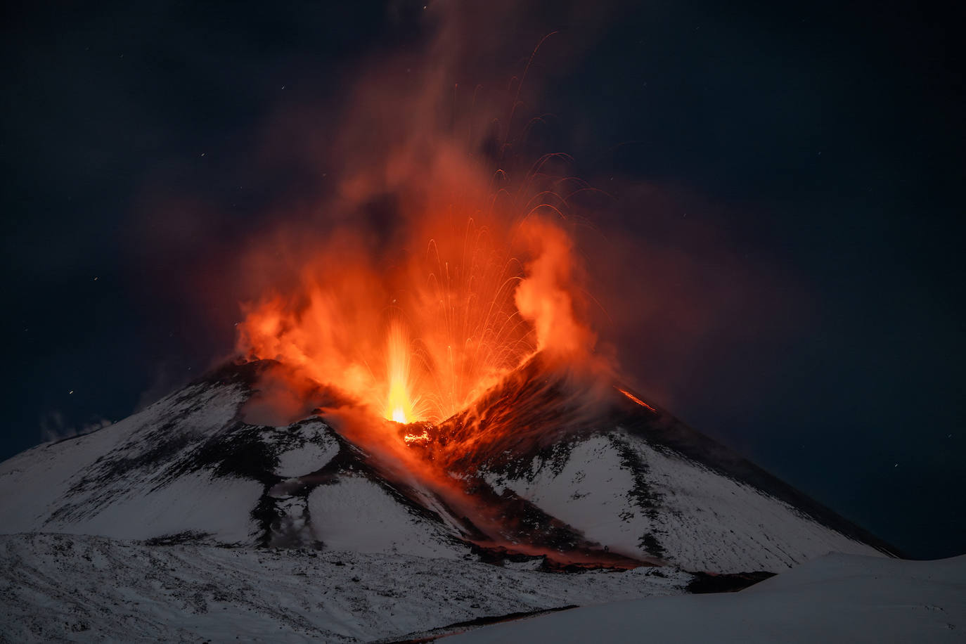 La llamativa erupción del volcán Etna