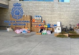 Peluches, marihuana, una lavadora... El extraño botín de la banda de ladrones.