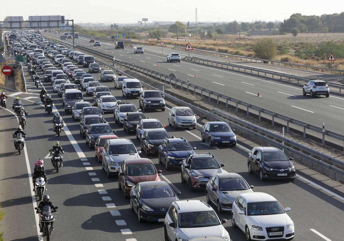 Largas colas para acceder al Circuito de Cheste