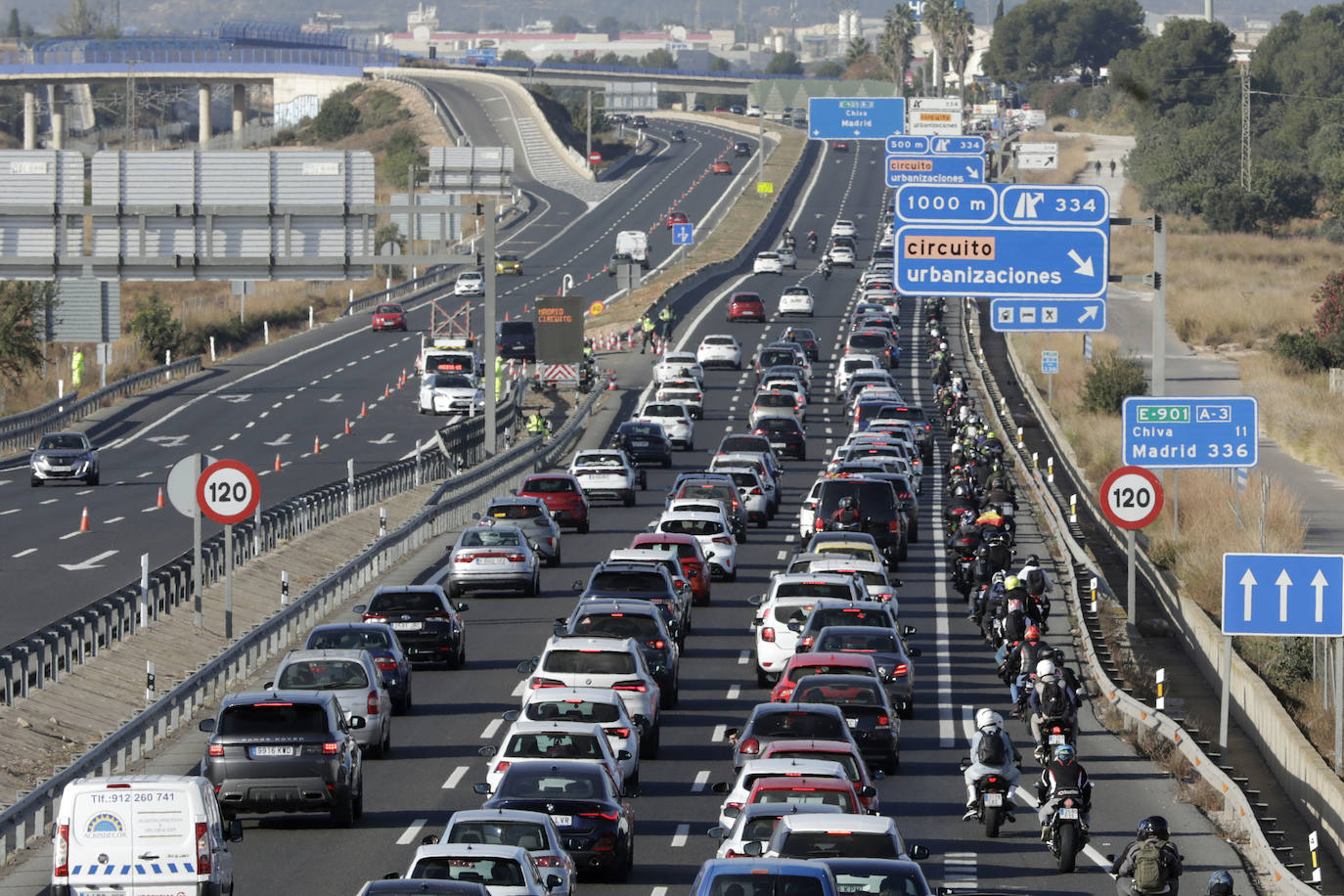 Largas colas para acceder al Circuito de Cheste