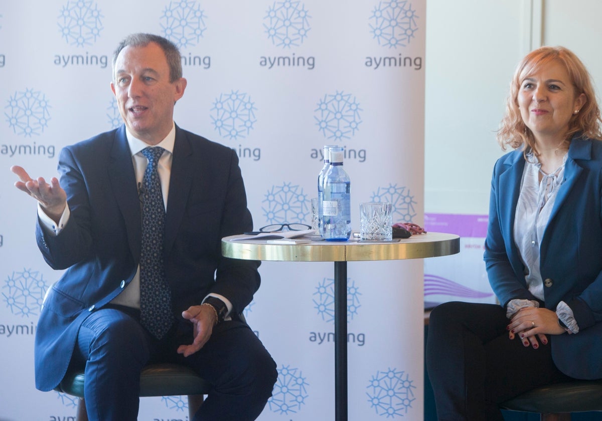 Carlos Artal (Ayming) y María Ángeles Serrano (Global Omnium), durante la jornada.