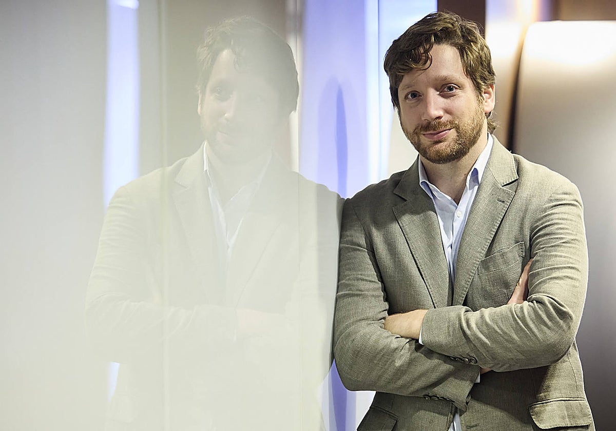 El odontólogo en su clínica.