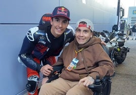 Marc Márquez y Rafael Fuentes, tras los test de entrenamiento en Cheste.