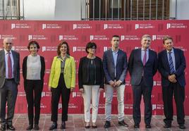 Los premiados, Antonio Echavarren, Olimpya Bover, Guillermina Lopez-Bendito, Carlota Escutia, Daniel Maspoch y Alfonso Jiménez y el presidente ejecutivo de la Fundación Valenciana Premios Rei Jaume I, Javier Quesada