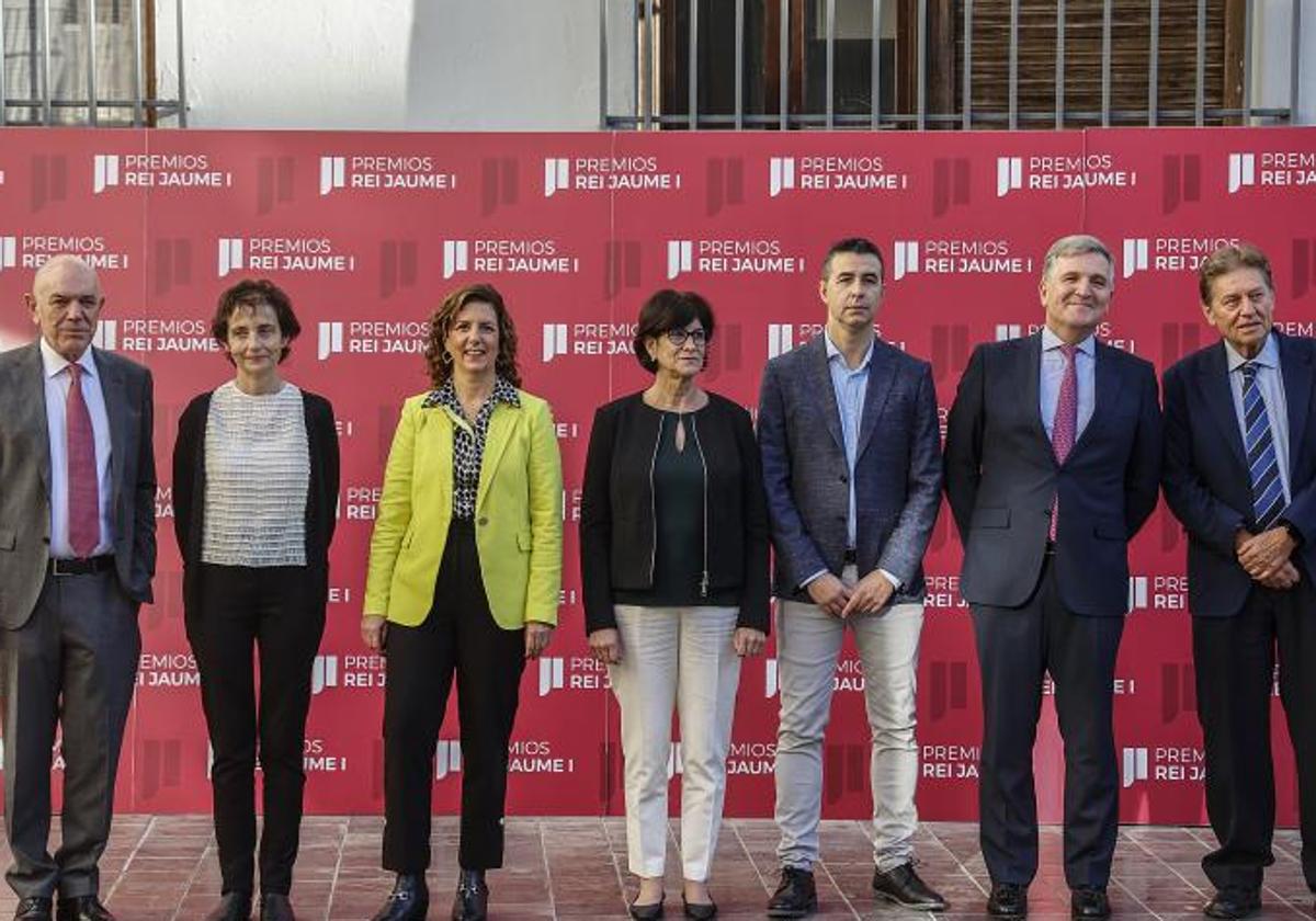 Los premiados, Antonio Echavarren, Olimpya Bover, Guillermina Lopez-Bendito, Carlota Escutia, Daniel Maspoch y Alfonso Jiménez y el presidente ejecutivo de la Fundación Valenciana Premios Rei Jaume I, Javier Quesada