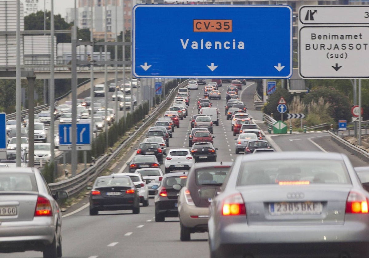 Retención de tráfico en la autovía de Llíria, poco antes de llegar a Valencia.