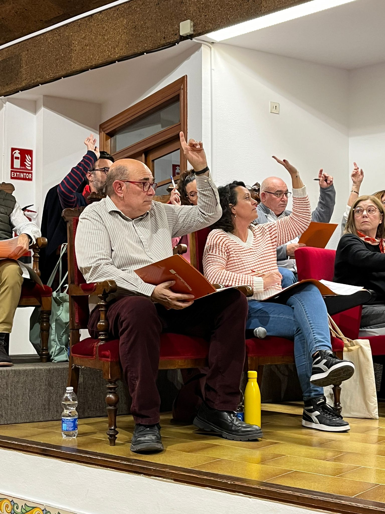 Votación en el pleno de l'Alcúdia.