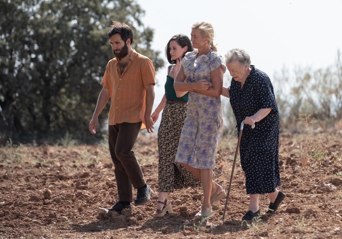 Carlos, Karina, Mercedes y Herminia.