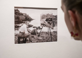 Imagen que recoge a Sorolla pintando en la playa.