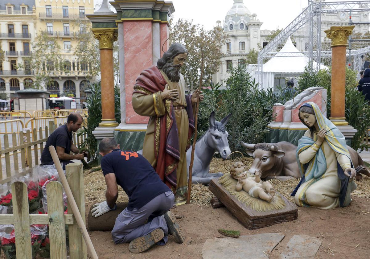 El belén vuelve a la plaza del Ayuntamiento