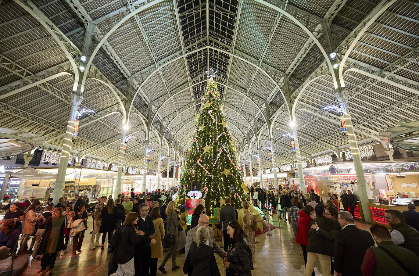 El Mercado de Colón de Valencia enciende las luces de Navidad