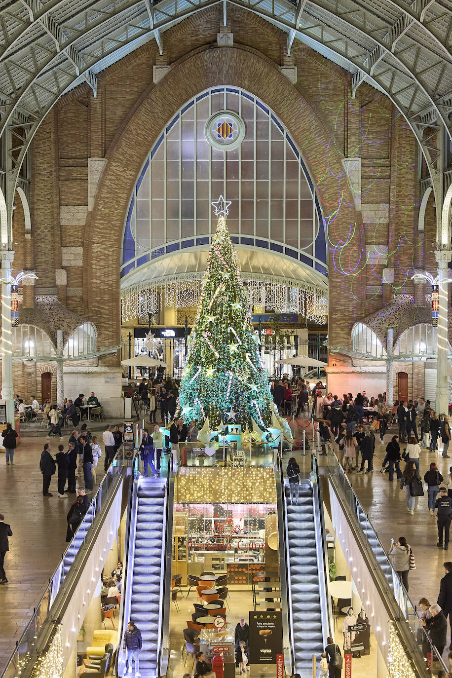 El Mercado de Colón de Valencia enciende las luces de Navidad