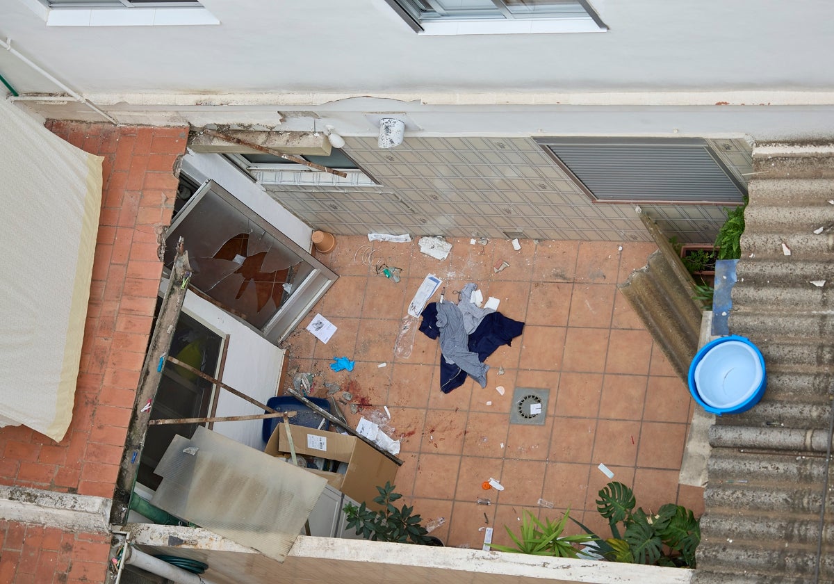 El patio interior donde cayó la niña de 13 años.