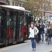 Los bonos gratuitos desbordan la EMT de Valencia en los viajes a la universidad