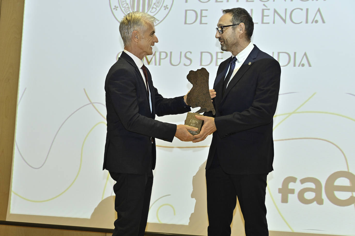 La gala de los Premios FAES reconoce a las mejores empresas del año de la Safor