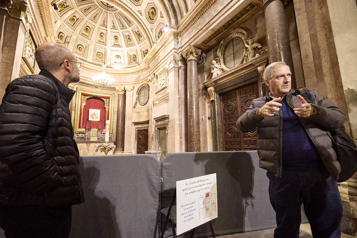 Grietas, humedades y desconchados amenazan la iglesia del Temple de Valencia